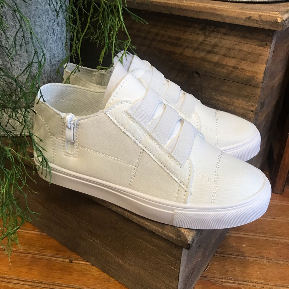Cheap Knock Off Canvas Sneakers 11.5